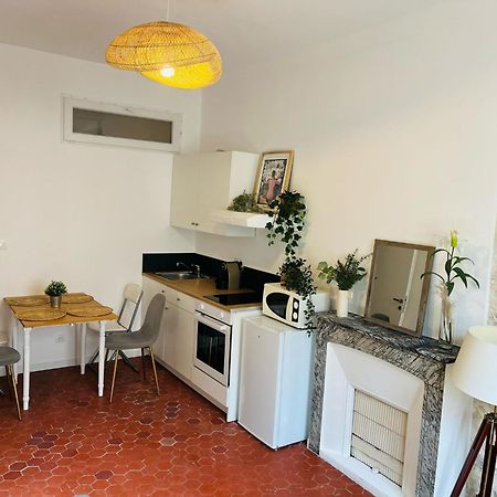 Studio En Plein Coeur Du Vieil Antibes, Vue Sur Place Romantique Экстерьер фото