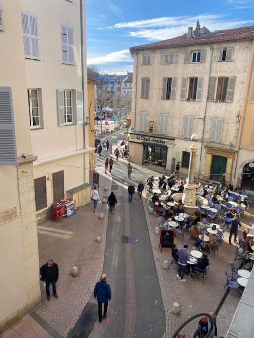 Studio En Plein Coeur Du Vieil Antibes, Vue Sur Place Romantique Экстерьер фото
